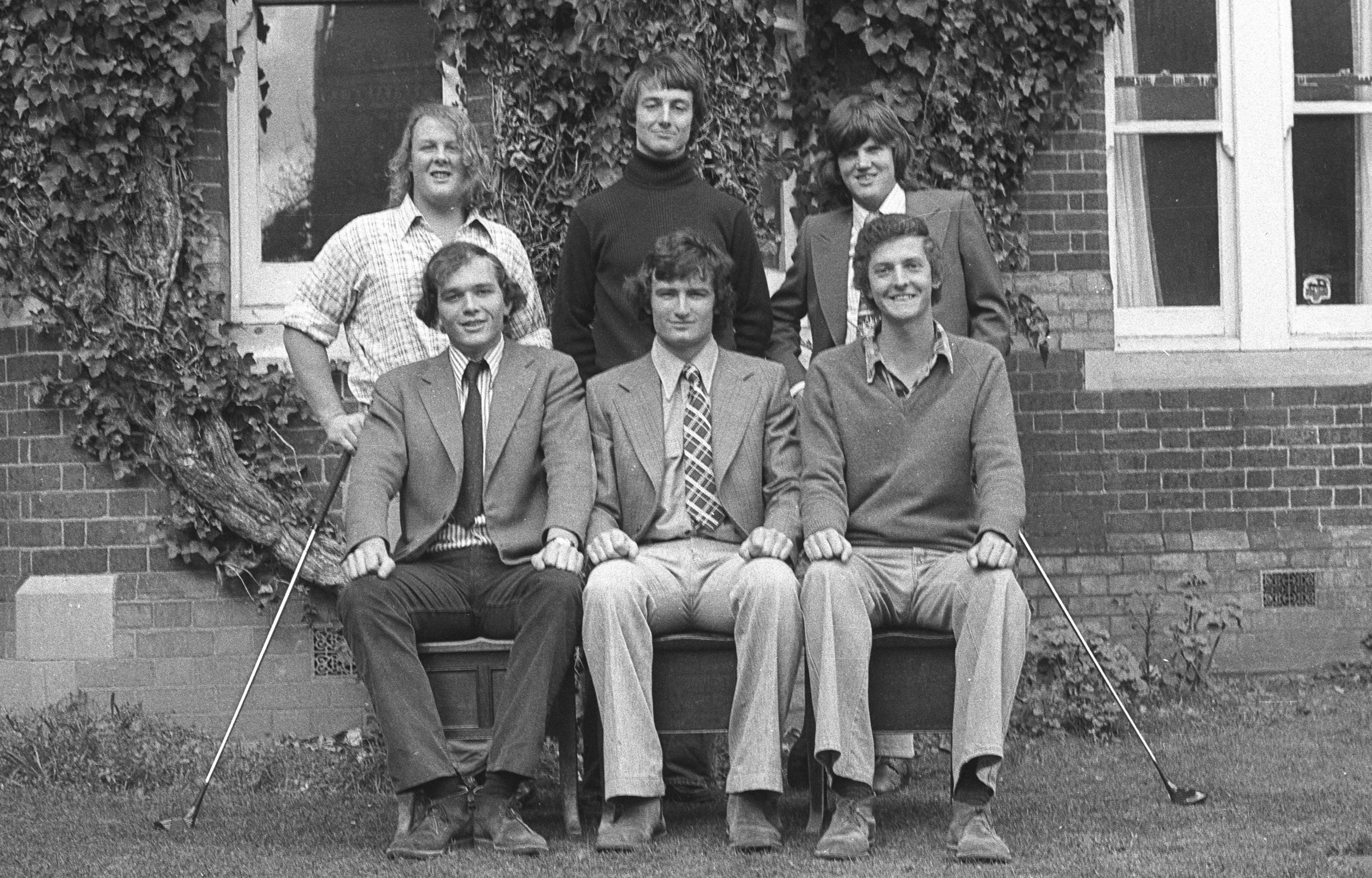 Digital Photograph - Golf Team portrait in front of Bishops' Building, Trinity College, 1976
