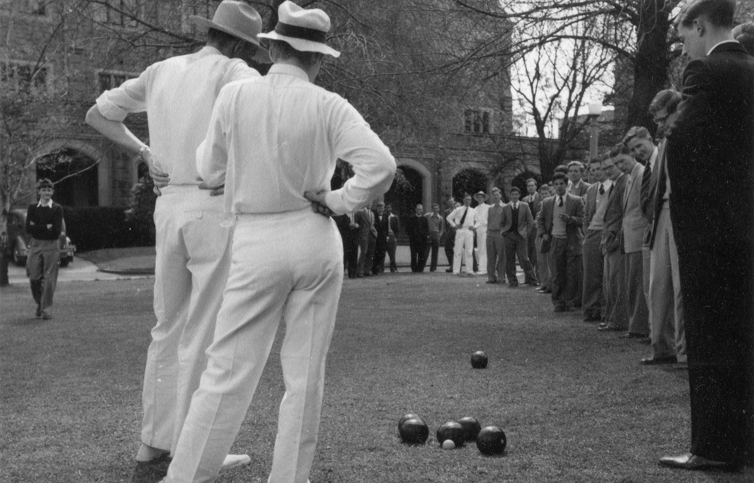A crowd of spectators gathers on the college bowling green with for the lawn bowl finals, c. 1956.
