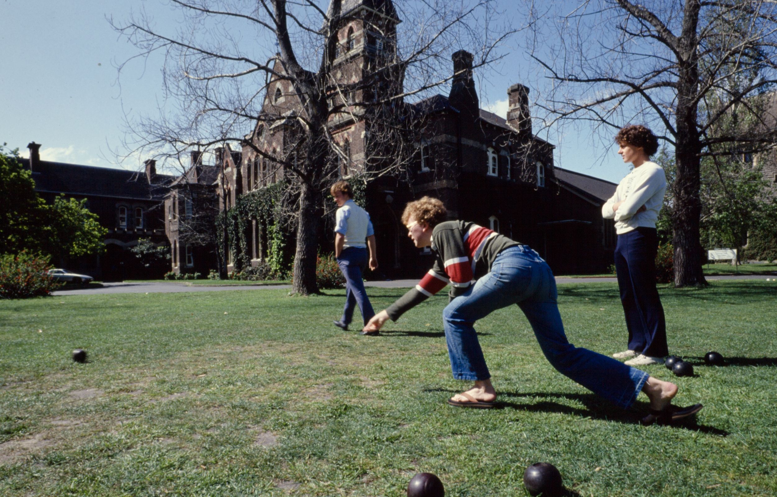 Students playing lawn bowls on the 'bowling green', at the northern end of the Bulpadock in the 1980s.